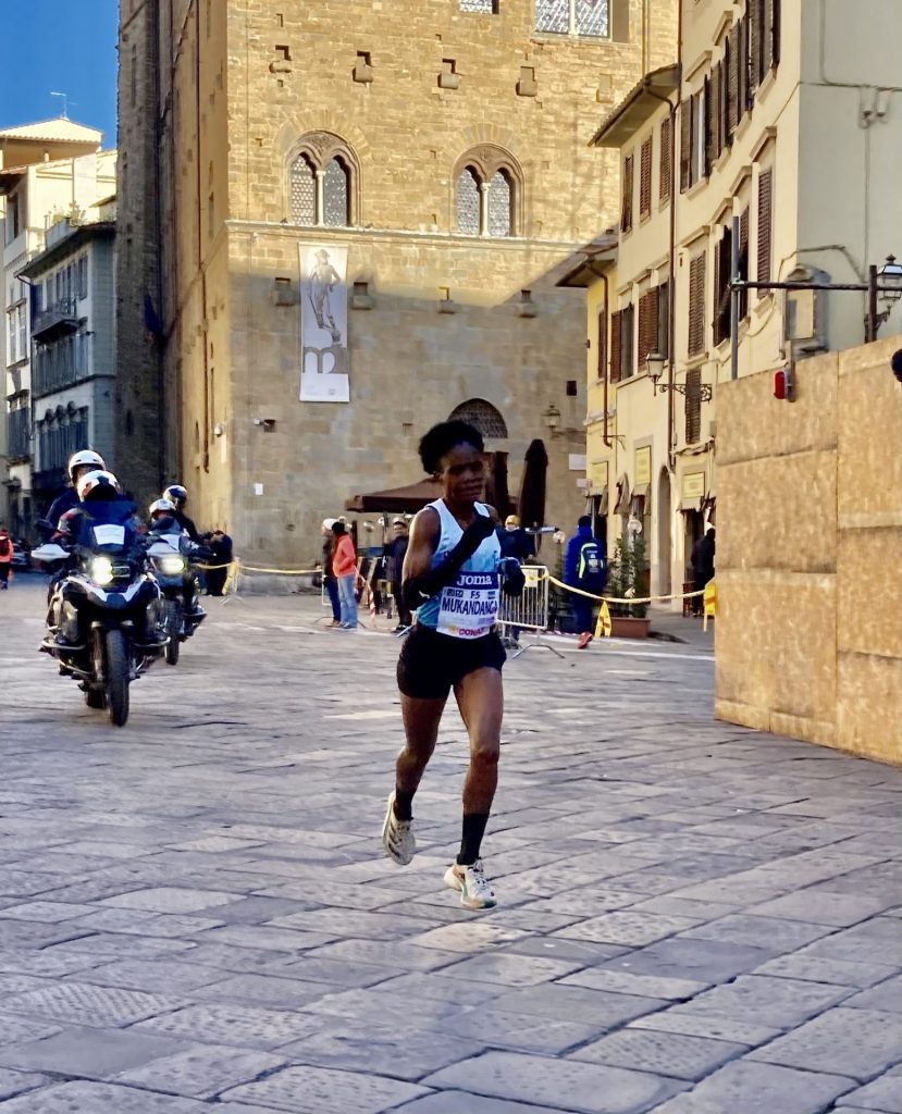 Clementine Mukandanga alla maratona di Firenze 2023